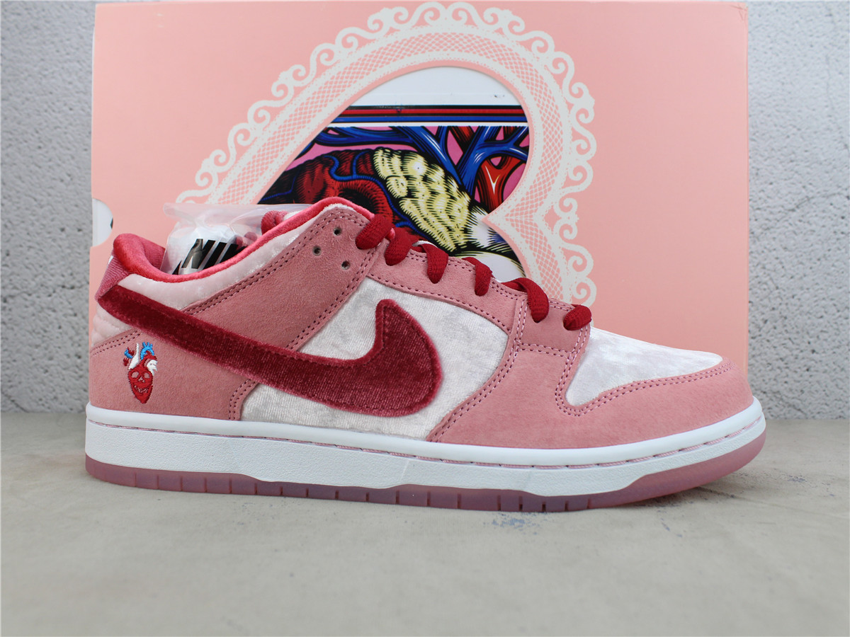 StrangeLove x Dunk Low SB Valentines Day CT2552 800